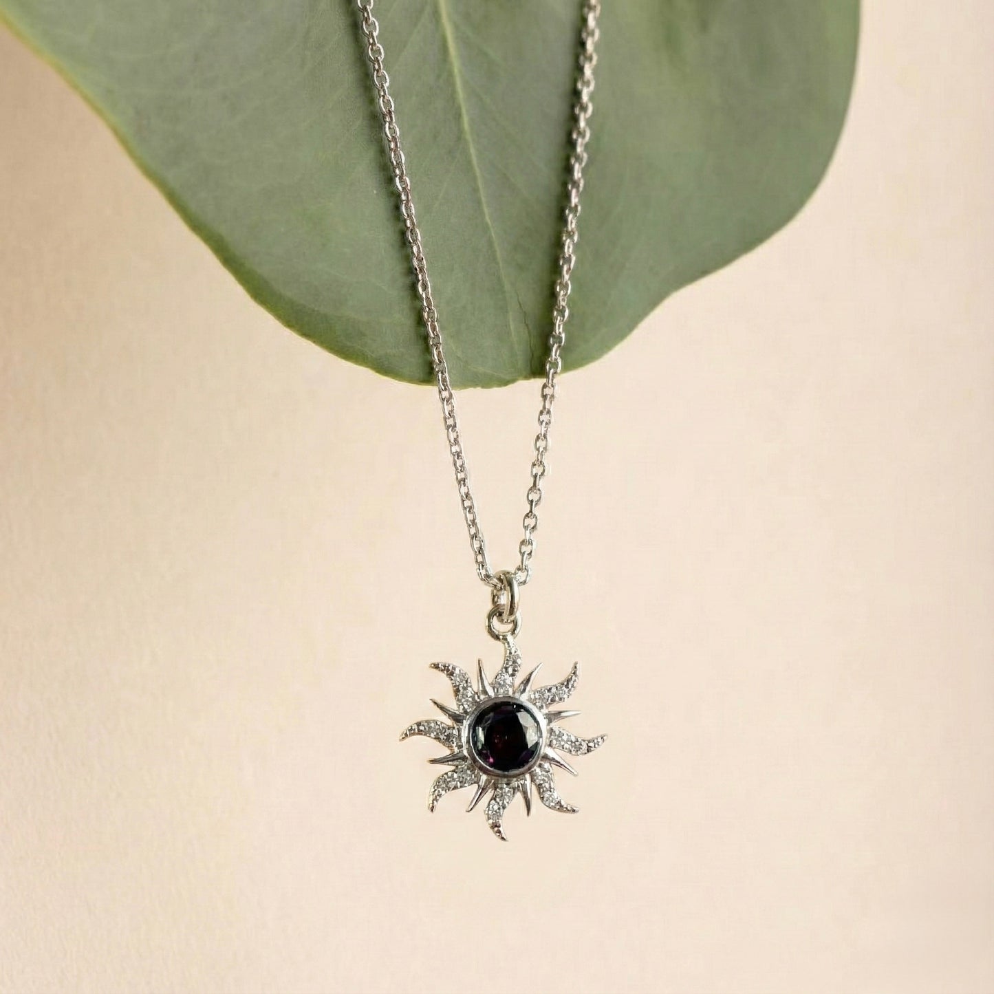Siyah Güneş Kolye - 925 Ayar Gümüş