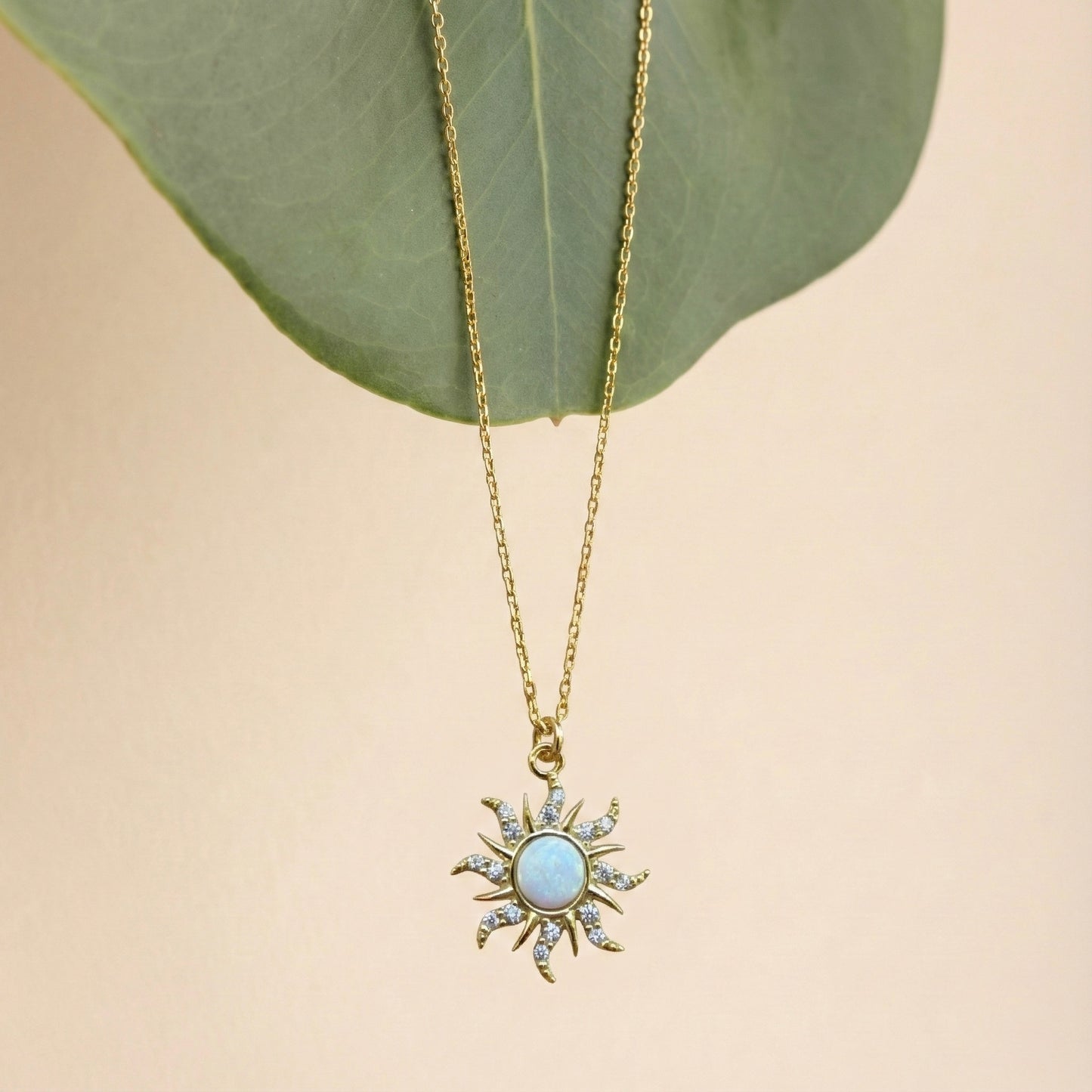 Beyaz Opal Güneş Kolye - 14K Altın Kaplama
