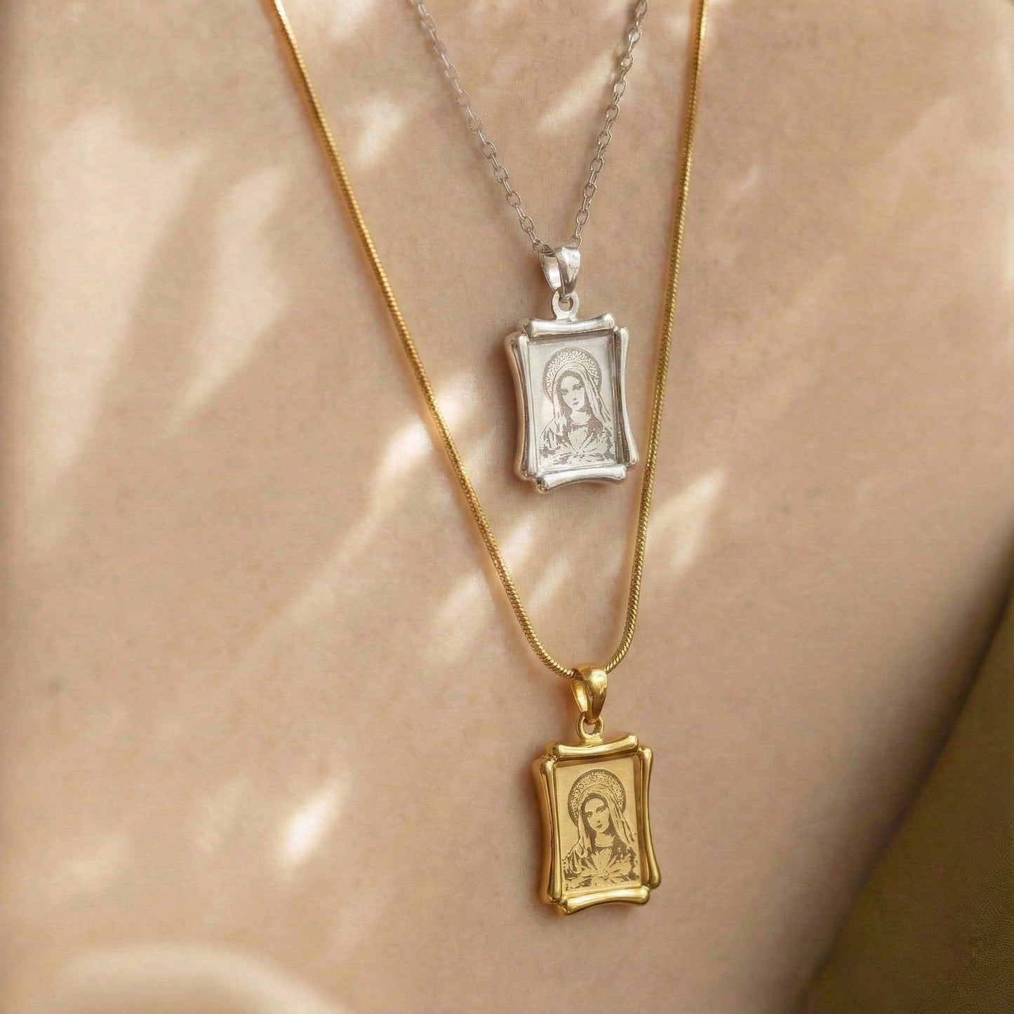 Meryem Ana Figürlü Madalyon Kolye - 14K Altın Kaplama