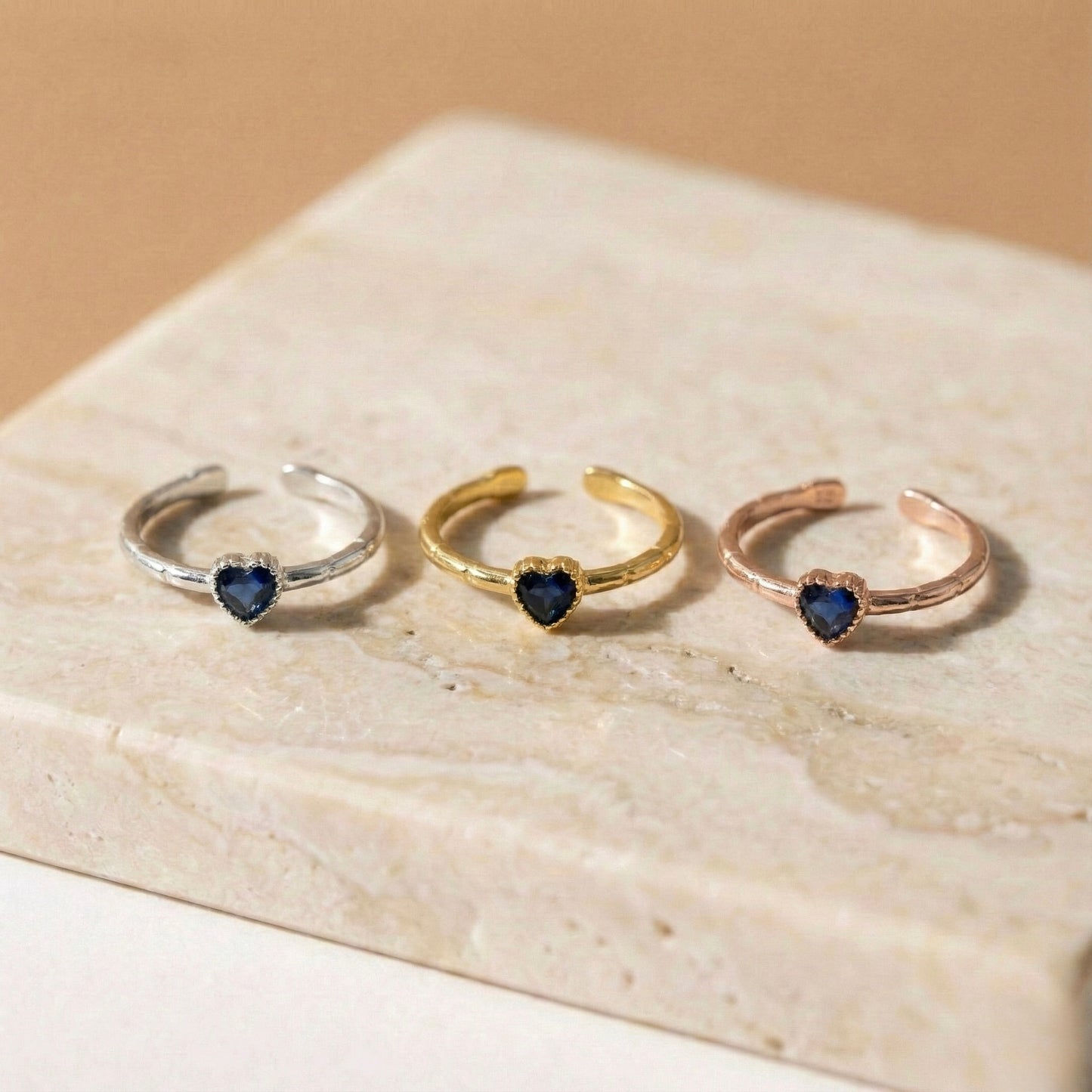 Petite Blue Heart Yüzük