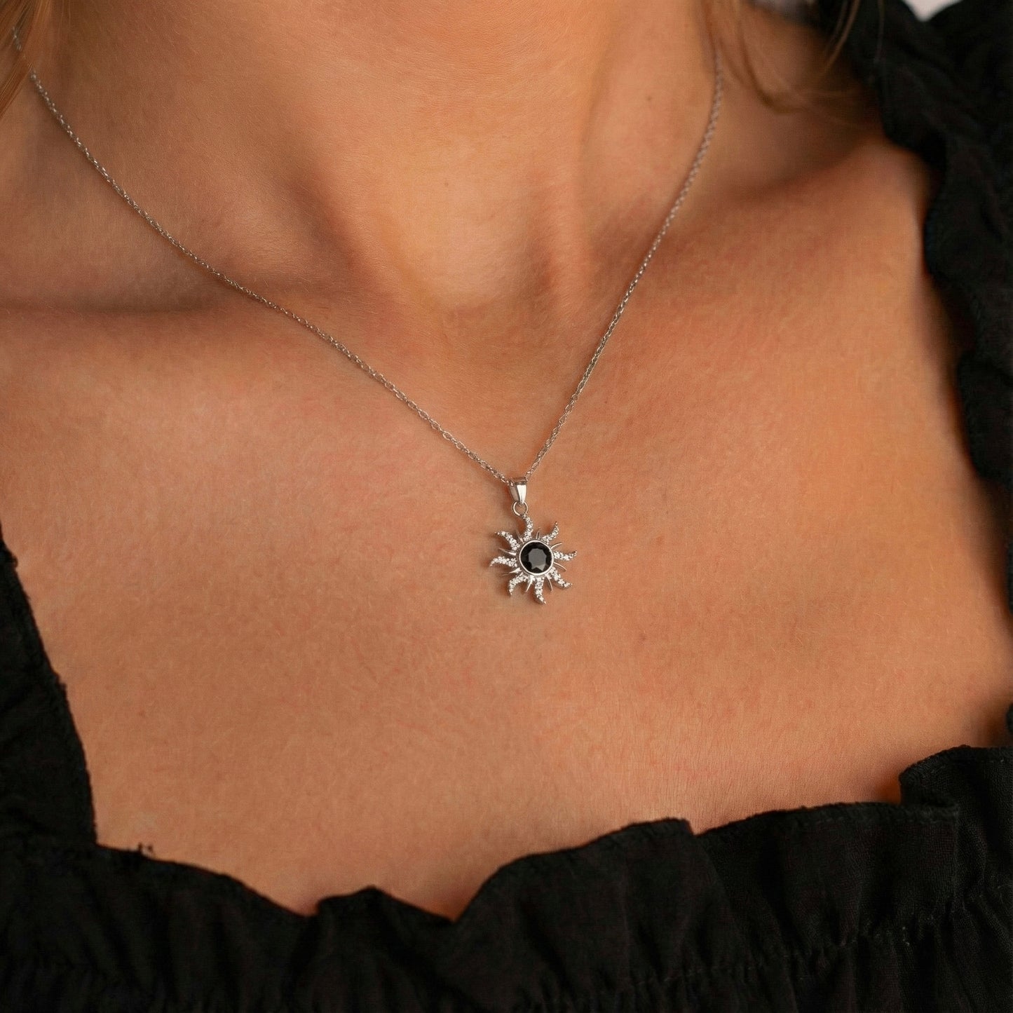 Siyah Güneş Kolye - 925 Ayar Gümüş