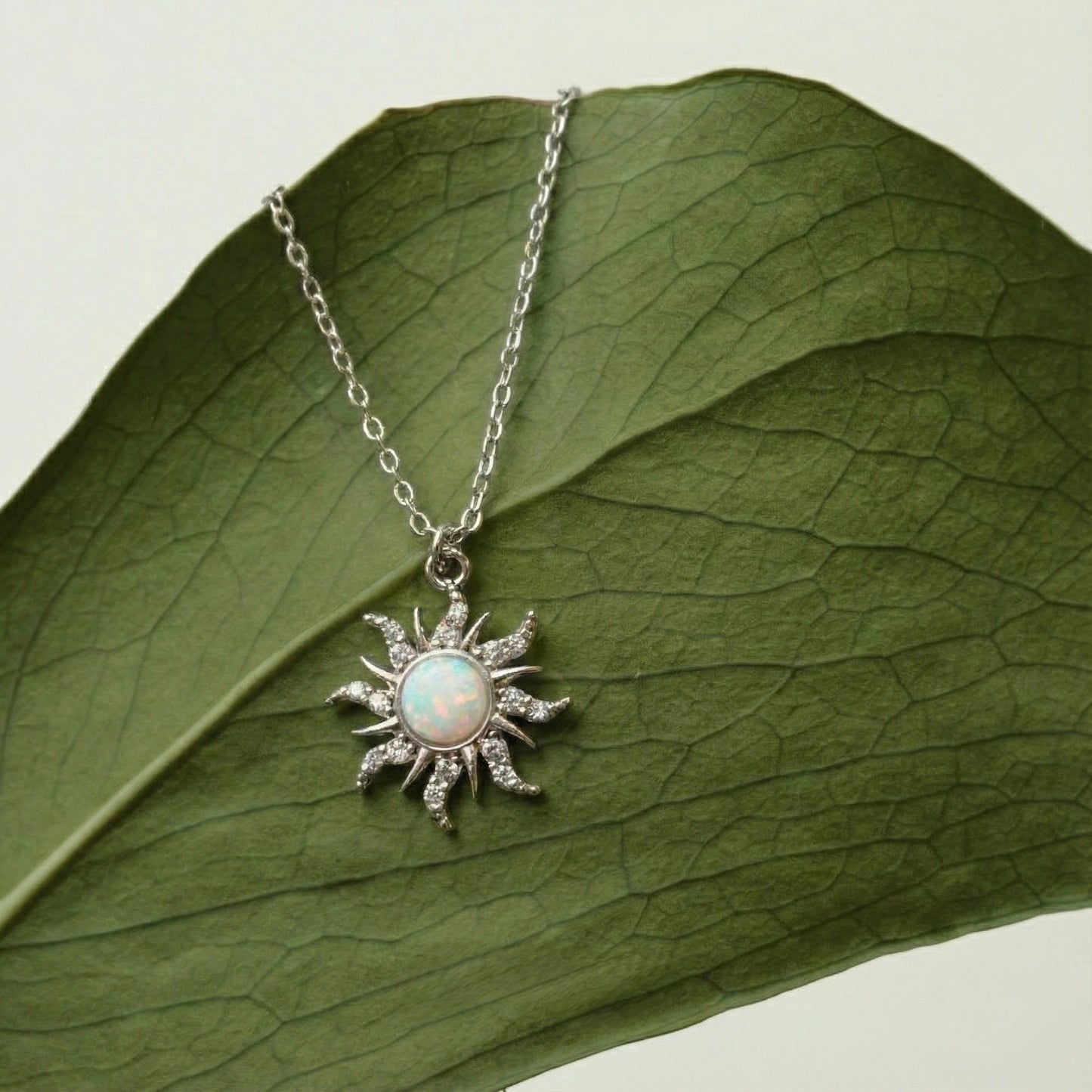 Beyaz Opal Güneş Kolye - 925 Ayar Gümüş