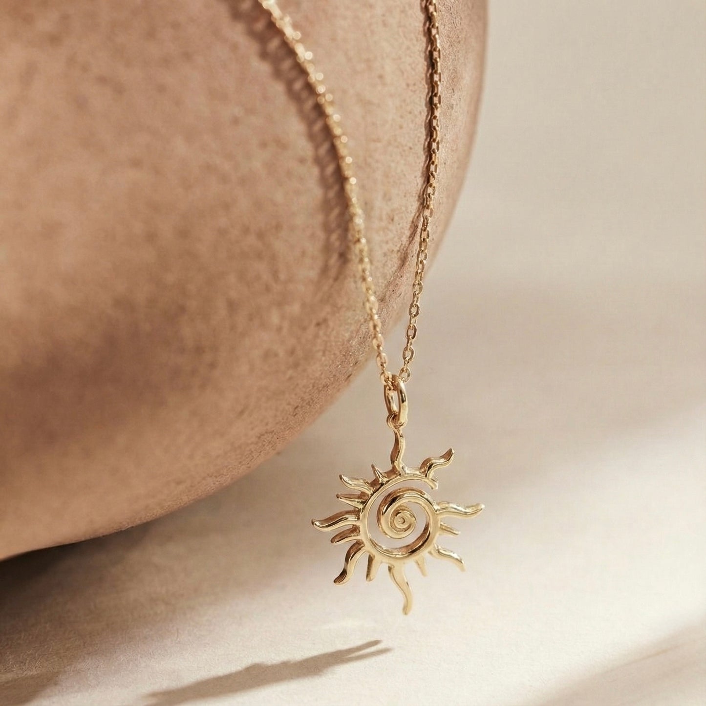 Sarmal Güneş Kolye - 14K Altın Kaplama
