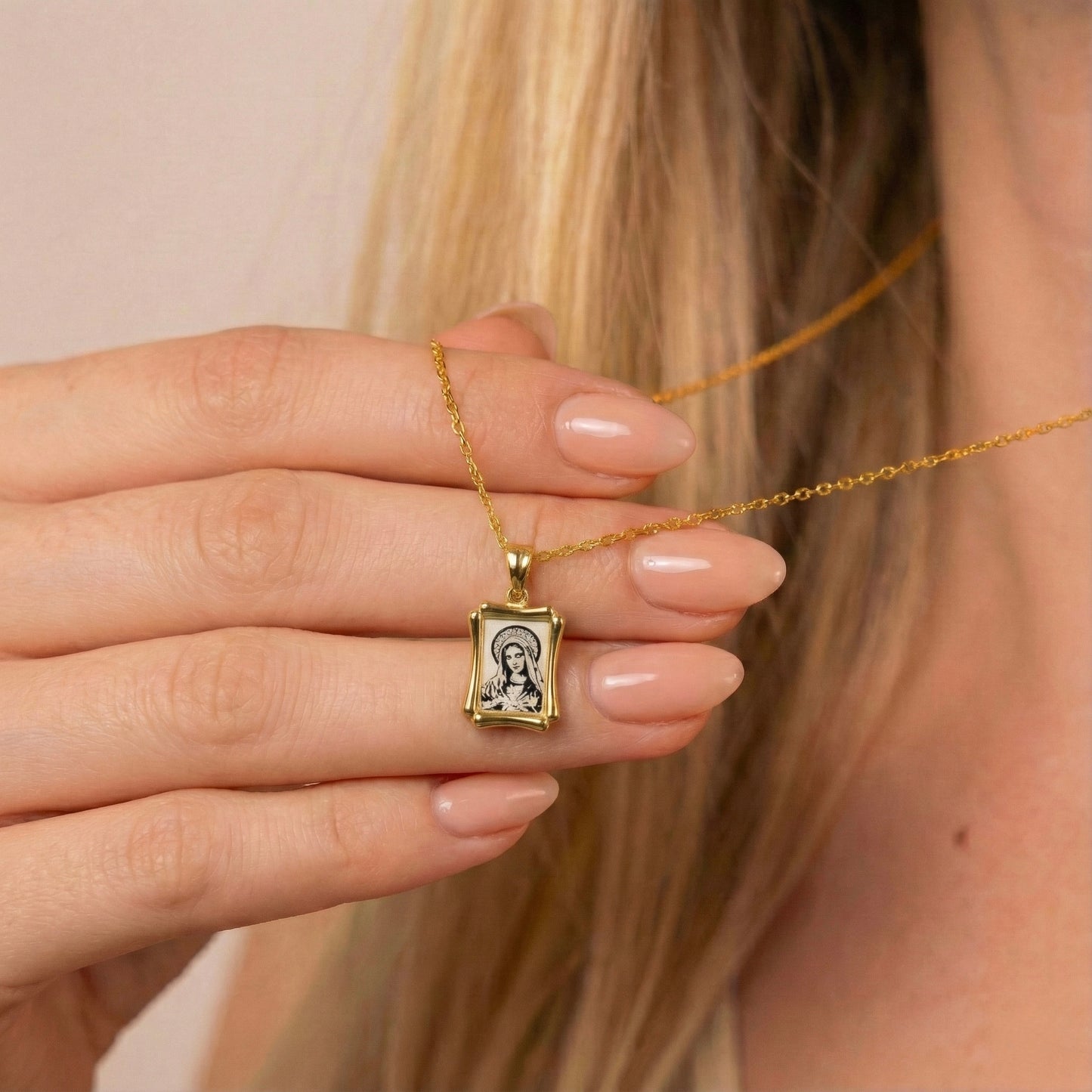 Meryem Ana Figürlü Madalyon Kolye - 14K Altın Kaplama