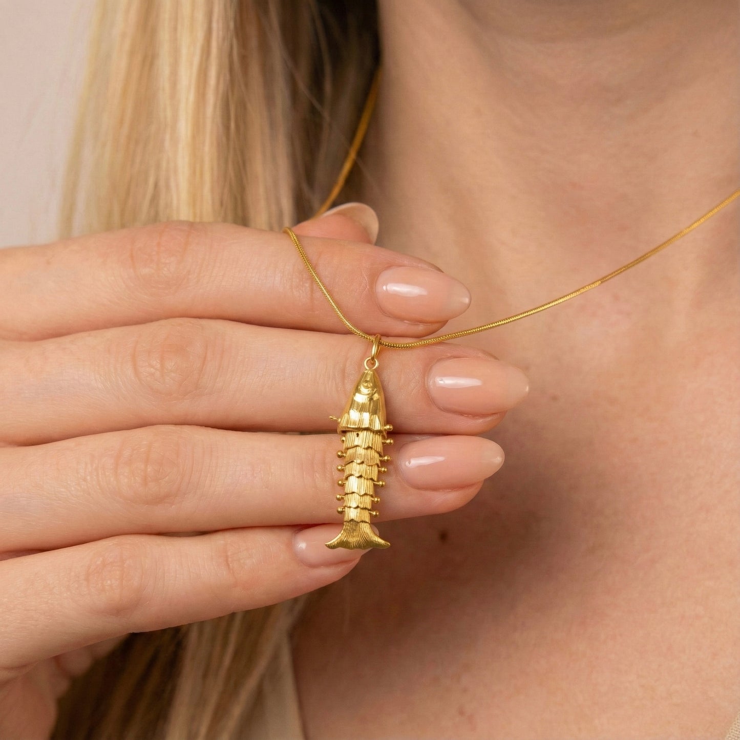 Hareketli Balık Figürlü Kolye - 14K Altın Kaplama