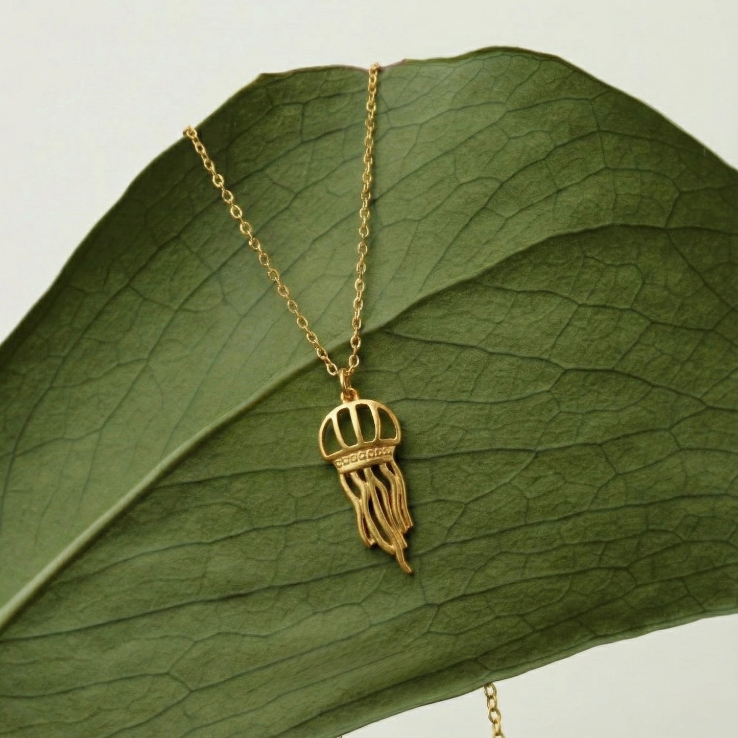 Denizanası Figürlü Kolye - 14K Altın Kaplama