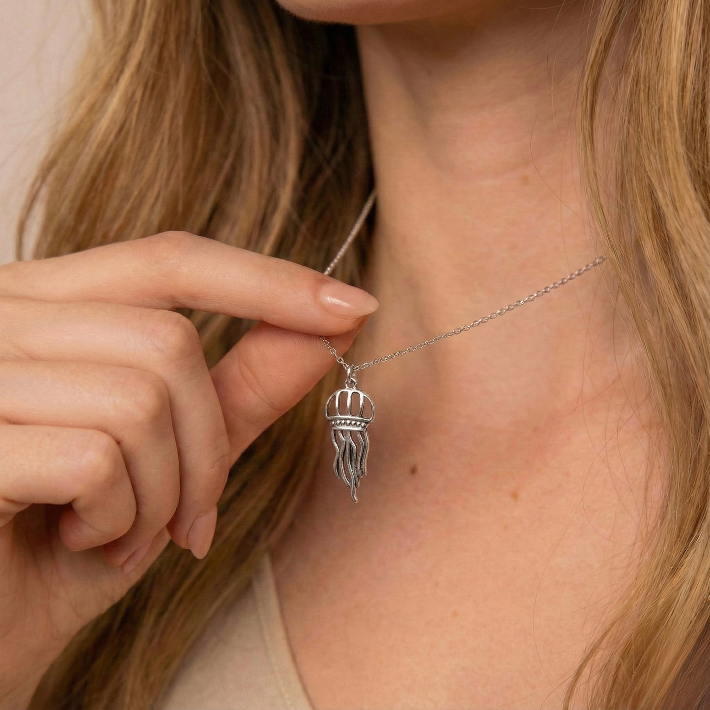 Denizanası Figürlü Kolye - 925 Ayar Gümüş