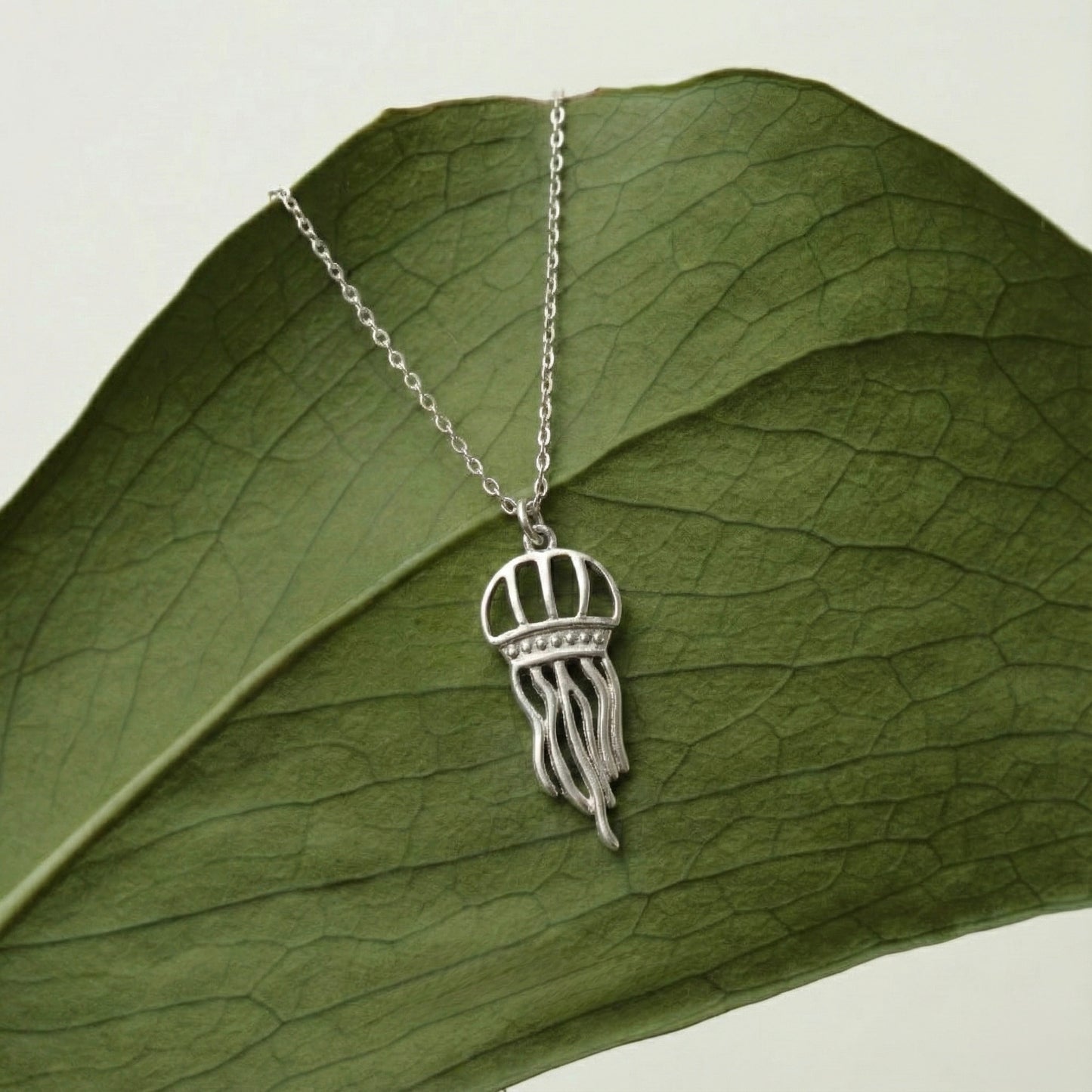 Denizanası Figürlü Kolye - 925 Ayar Gümüş