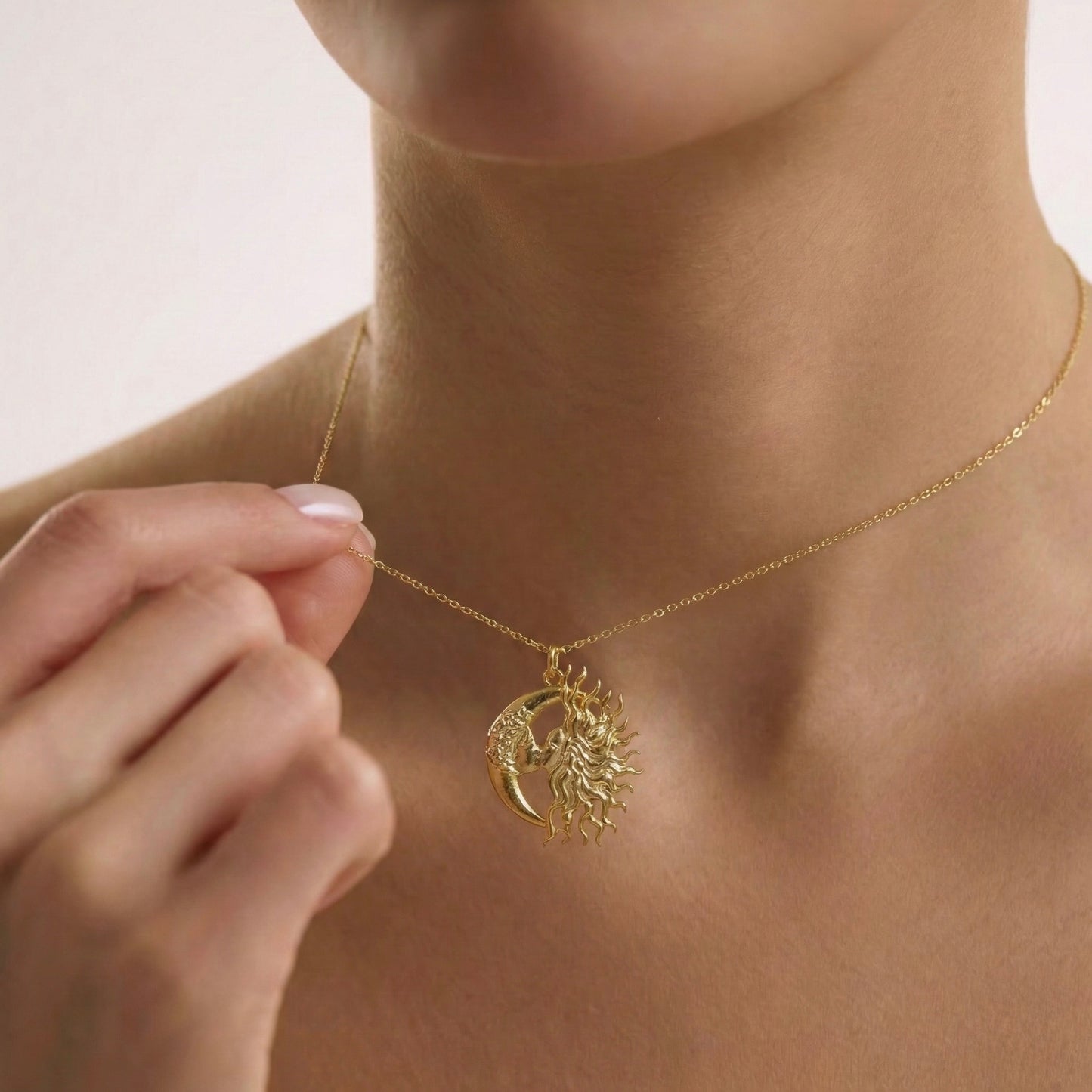 Celestial Kiss Kolye