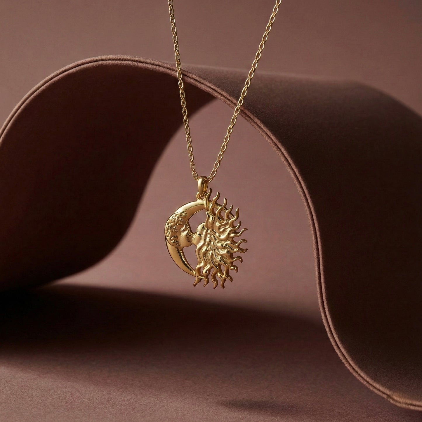 Celestial Kiss Kolye