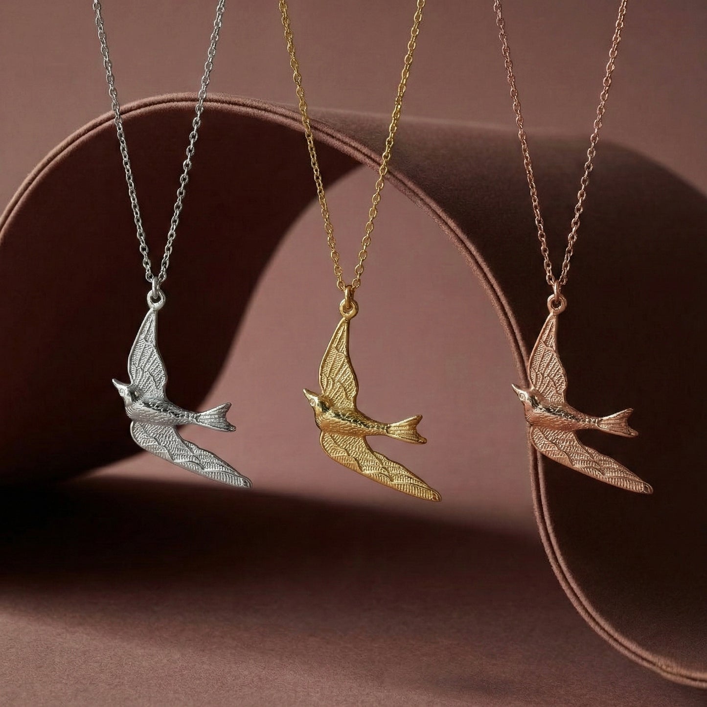 Soaring Swallow Kolye