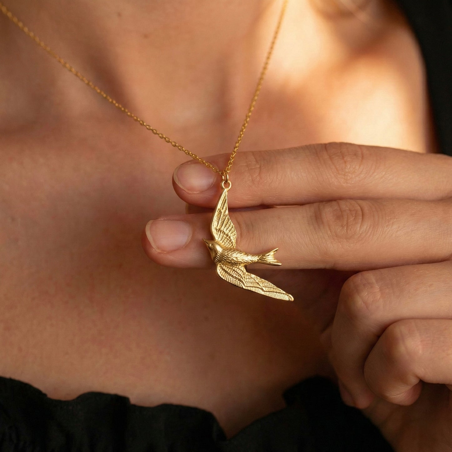 Soaring Swallow Kolye