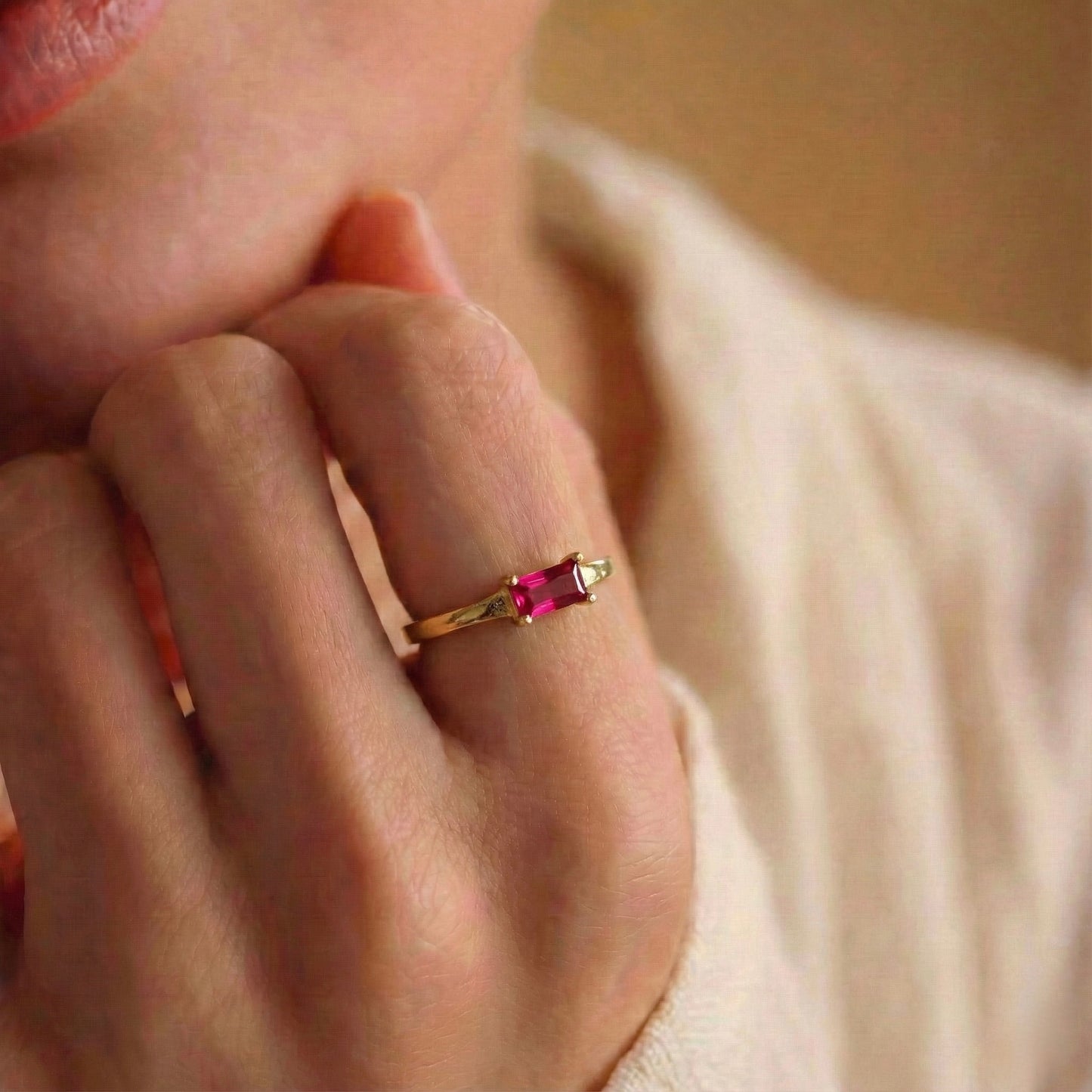 Magenta Baguette Yüzük