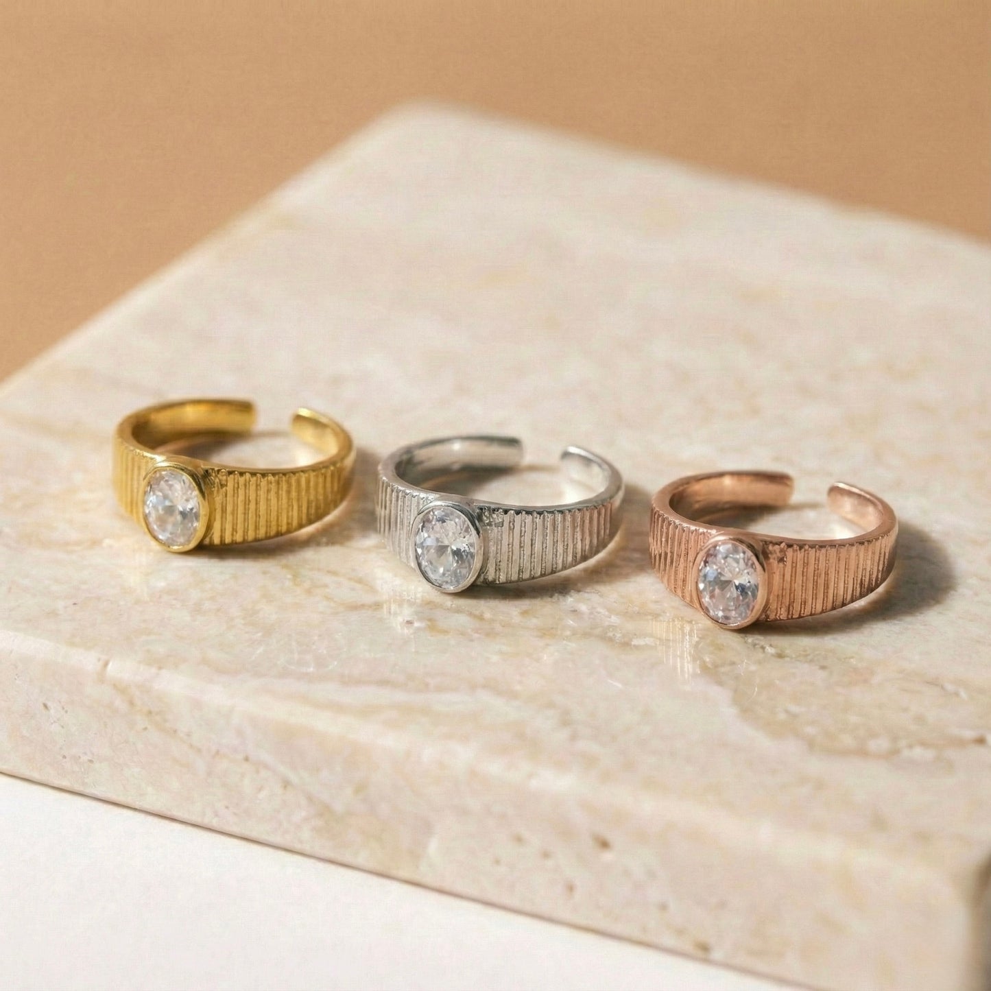 Crystal Ribbed Signet Yüzük