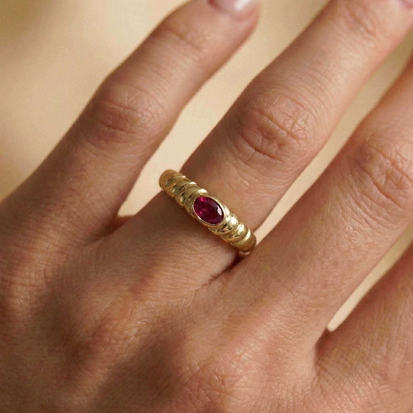 Ruby Ripple Band Yüzük