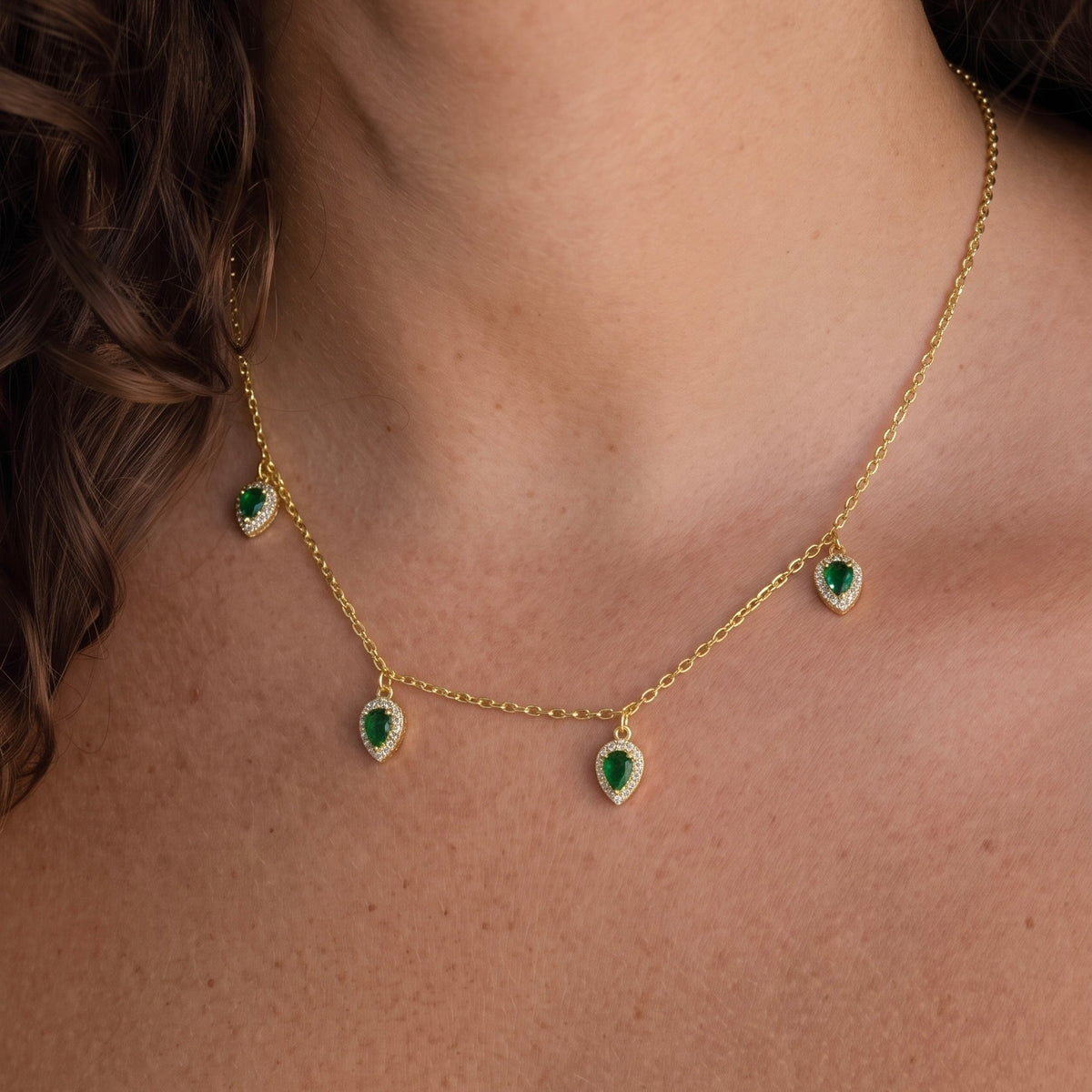 Emerald Teardrop Kolye